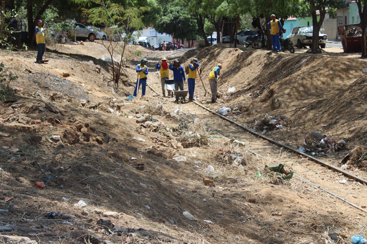 Brumado: Administração Municipal determina a limpeza e a capina das ruas da cidade