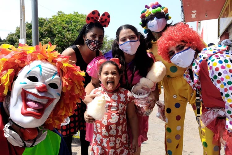 SMTT entrega brinquedos em campanha solidária no dia das crianças em Brumado
