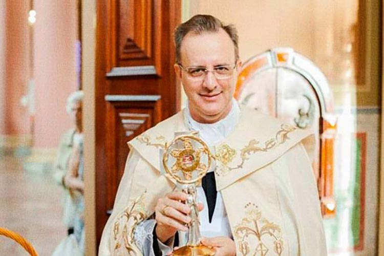 Ministério Público denuncia padre abusador serial de coroinhas