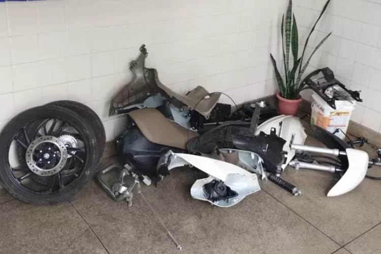 Homem que guardava várias peças de moto em sua residência é preso em Brumado