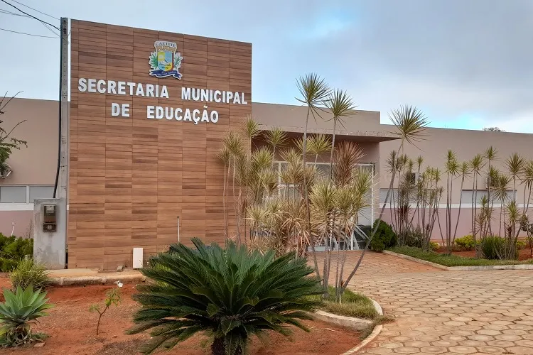 Sem pagamento, transporte escolar começa a ser paralisado na cidade de Caetité