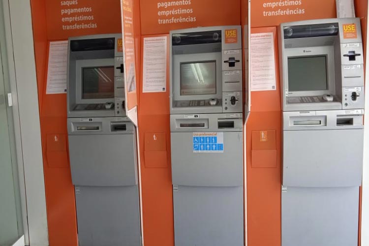 Brumado: Clientes denunciam falta de dinheiro nos caixas eletrônicos e aglomeração no Itaú