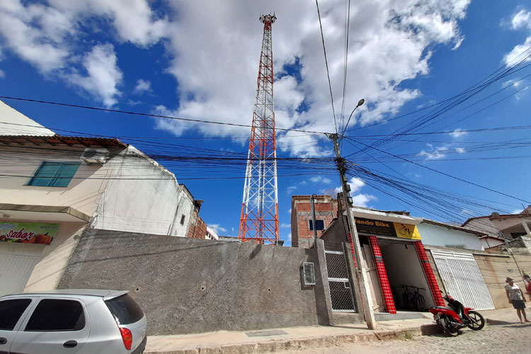 Brumado: Populares temem contaminação por radiação e protestam contra torre de telefonia