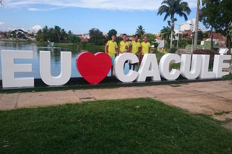 Letreiro turístico é atração na Lagoa Manoel em Caculé