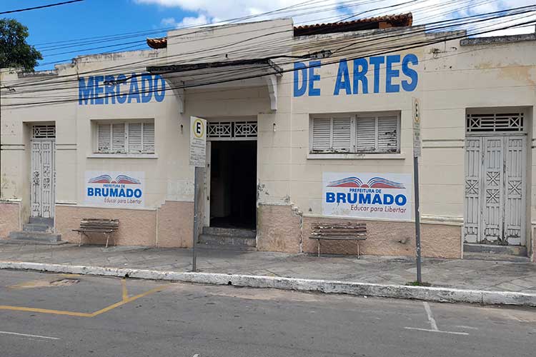 Prefeito de Brumado culpa Estado pela não construção do anfiteatro no Mercado de Artes