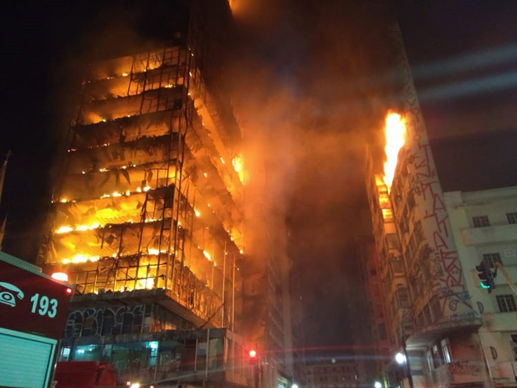 Prédio de 26 andares desaba após incêndio no Centro de São Paulo