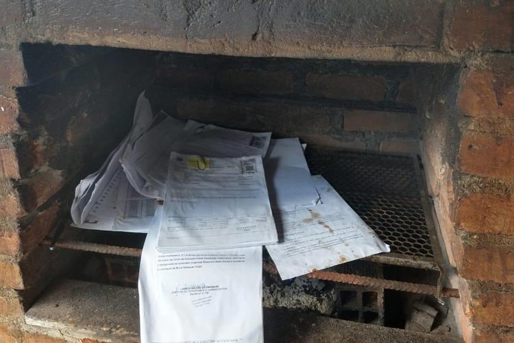 Jequié: PF acha documentos em churrasqueira durante operação contra fraudes e desvios