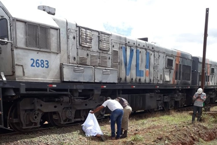 Mulher se joga sobre trem que atravessava a cidade de Licínio de Almeida