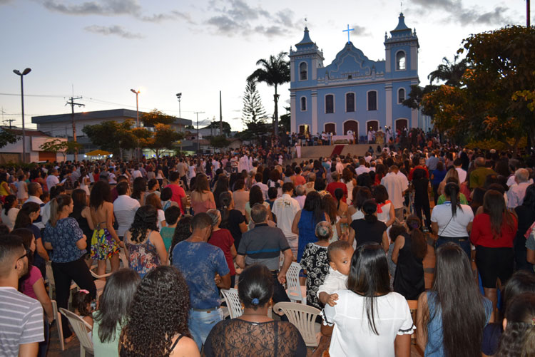 Comunidade católica brumadense celebra Corpus Christi com missa e procissão