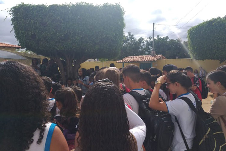 Rio do Antônio: Professores paralisam atividades por falta de pagamento