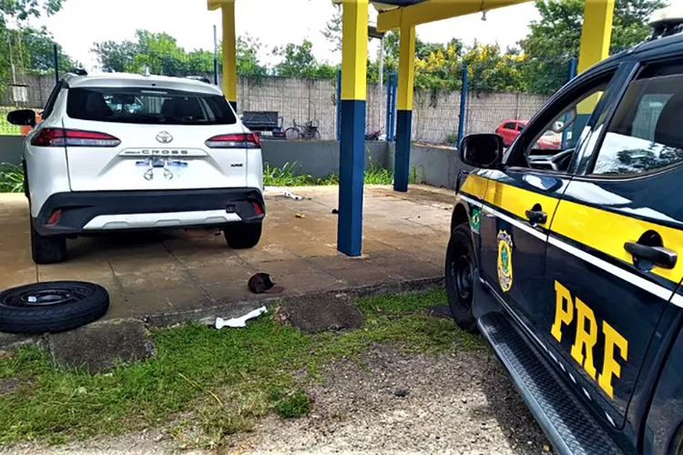 Cândido Sales: Empresário é flagrado com carro de luxo roubado e transportando drogas