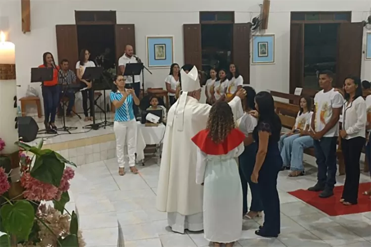 Paróquia Santa Luzia de Iuiu celebra Crisma de 32 jovens e adultos