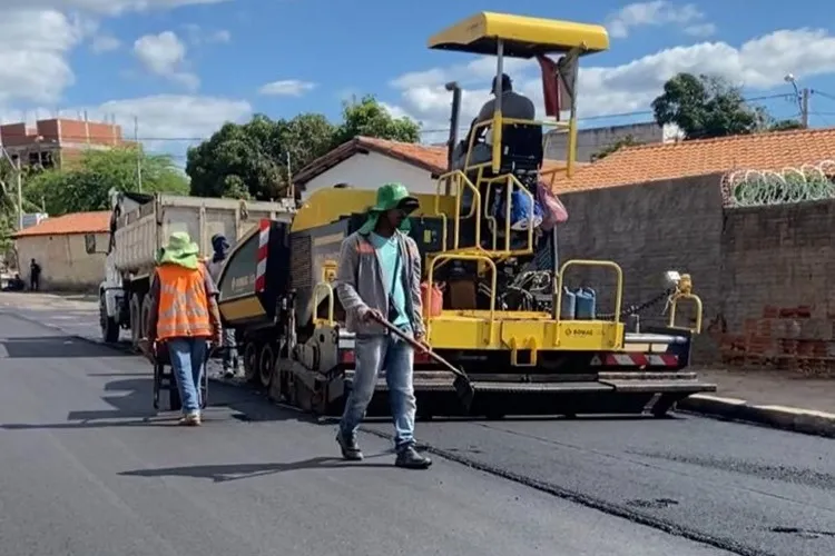 Guanambi: Asfaltamento da Avenida Mato Grosso do Sul está a todo vapor