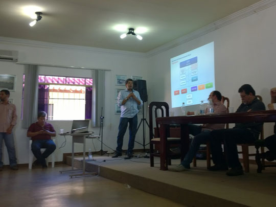 ASFAB marca presença no debate da cadeia produtiva do leite durante a ExpoConquista 2015