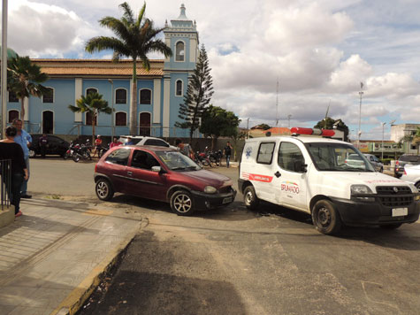 Brumado: Ambulância do município se envolve em acidente no centro da cidade