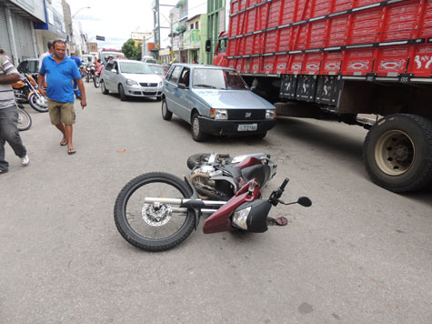 Brumado: Pedestre causa colisão na Avenida Antônio Mourão Guimarães