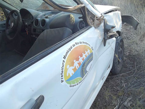 BR-030: Veículo da prefeitura de Rio do Antônio fica destruído em acidente