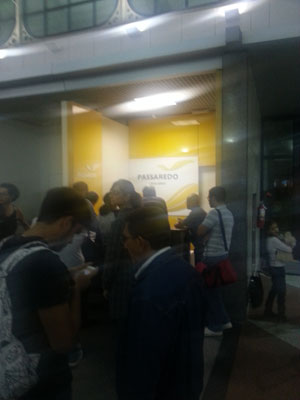 Salvador: Passageiros da Passaredo passam a madrugada em Aeroporto