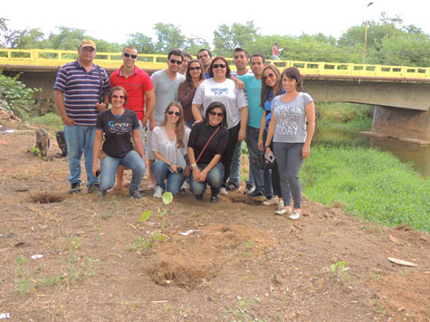 Brumado: Alunos da Uesb de Vitória da Conquista fazem pesquisa ambiental no Rio do Antônio