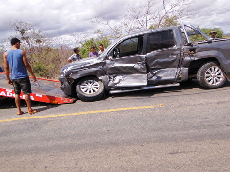 Brumado: Van tenta ultrapassagem perigosa e quase causa uma tragédia na BR-030