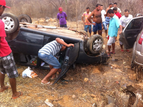 Anagé: Dois motoristas, um deles taxista, estão em estado grave após colisão na BA-262