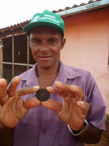 Aracatu: Lavrador encontra moeda centenária na zona rural
