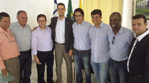 Brumado: Prefeito e vereadores realizam reunião com prefeitos da região