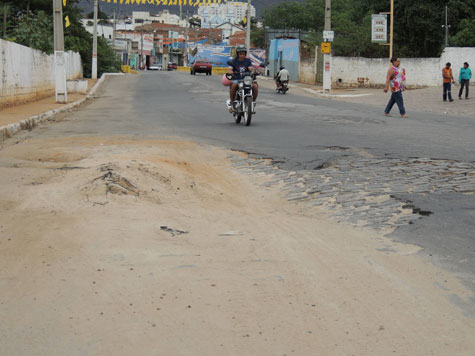 Brumado: Avenida Coronel Santos em estado precário