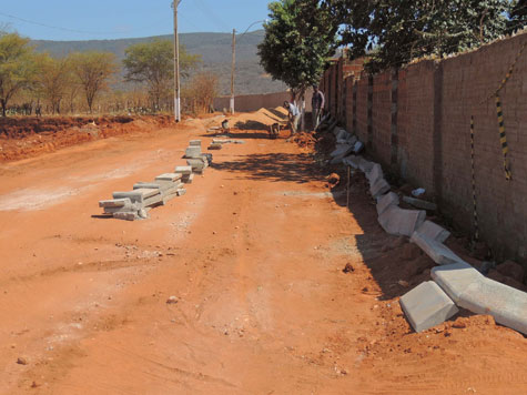 Brumado: pavimentação da Avenida Elias Ataíde começa sem esgotamento 