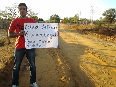 BA-627: Morador protesta e cobra pavimentação do trecho que liga Caculé a Condeúba