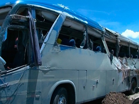 Muquém do São Francisco: Acidente com ônibus na BR-242 mata seis pessoas