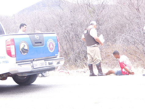 Malhada de Pedras: Bandidos sofrem acidente após roubar moto e são presos em Brumado