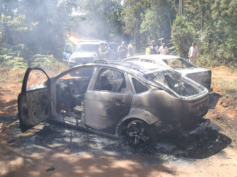 Barra da Estiva: Veículos usados por assaltantes foram encontrados queimados