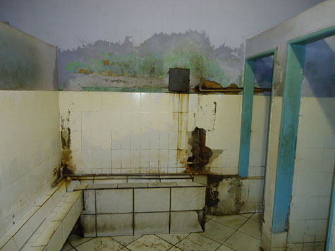Brumado: Feirantes cobram melhorias nos banheiros do Mercado Municipal 