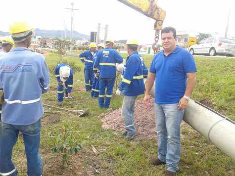Barra da Estiva: Deputado visita obra de eletrificação na entrada da cidade
