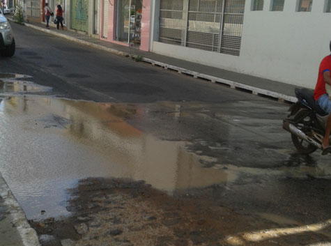 Brumado: Comerciante denuncia problema de infraestrutura na Rua Marcolino Moura