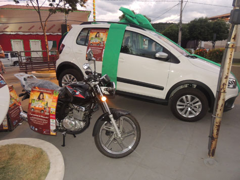 Brumado: Ex-motoboy ganha carro na campanha da CDL