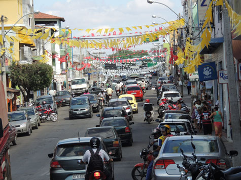 Brumado: CDL enfeita centro comercial no clima dos festejos juninos