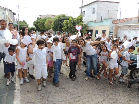 Brumado: Escola promove caminhada pela paz