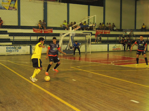 Feirense garante vaga na semifinal do Campeonato Brumadense de Futsal