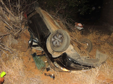 Brumado: Veículo capota na BA-148 e cai embaixo da Ponte do Rio São João