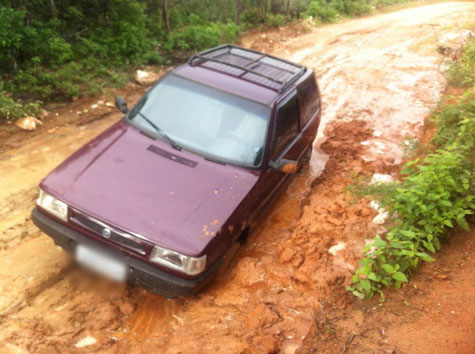 Brumado: Rio Riachão faz estragos em Umburanas