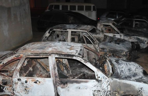 Veículos são incendiados na delegacia de Belo Campo