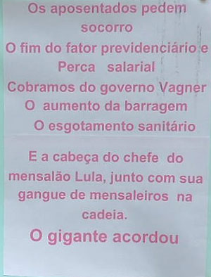 Cadeirante indignado faz seu protesto individual em Brumado