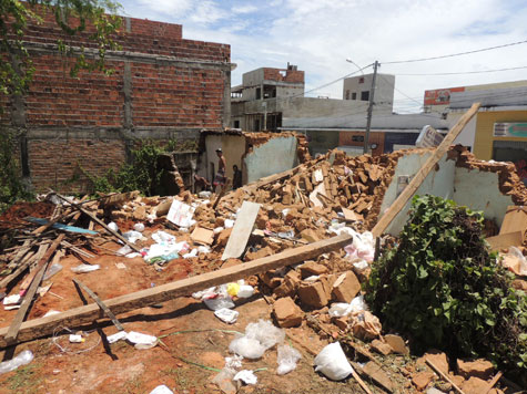 Brumado: Casa condenada é demolida pela Defesa Civil