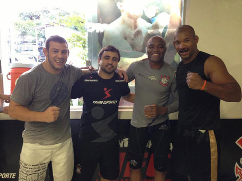 Brumado: Castilho Viana visita projeto social com lutador de MMA do Corinthians