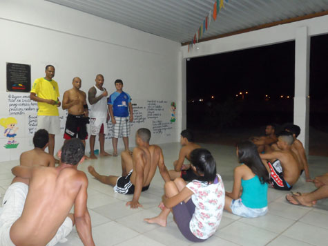 Brumado: Castilho Viana visita projeto social com lutador de MMA do Corinthians