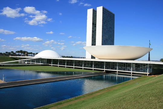 PDT anuncia saída da base governista e PTB se declara independente