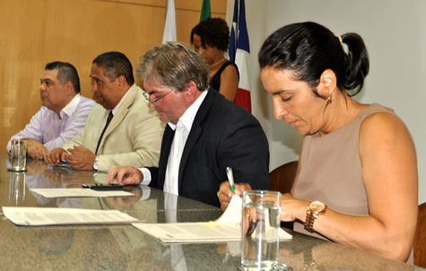 Bahia: Léo Vasconcelos participa de assinatura de convênio para restauração florestal