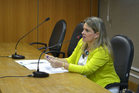Deputada discute disponibilização de sinal de celular para localidades rurais da Bahia